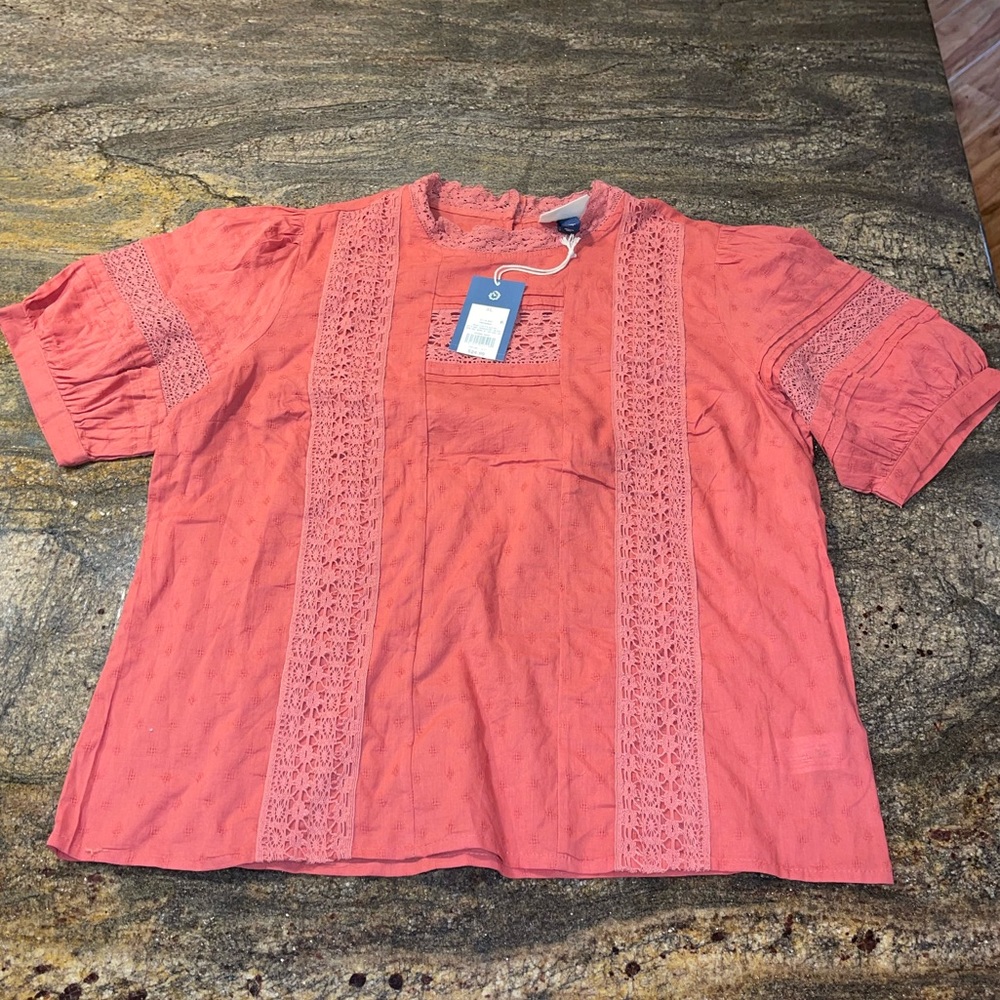 Women’s short sleeve shirt rust color eyelet lace Universal‎ Thread size